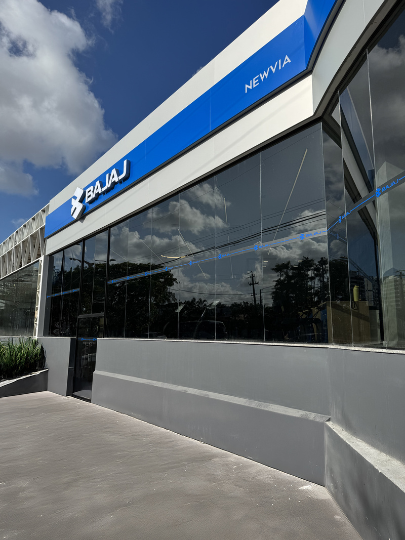 Bajaj inaugura sua primeira concessionária no Ceará